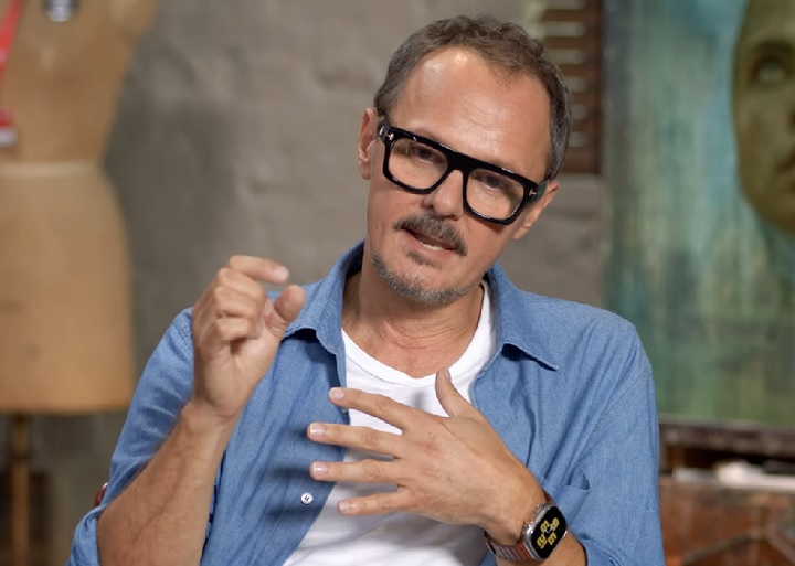 Em uma entrevista para o jornal The New York Times, Jonathan Yeo comentou que vê um aspecto de futurologia em suas obras.