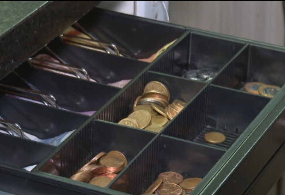 Entretanto, já há comerciantes que preferem receber o pagamento em pix e dão até mesmo o troco também por pix, numa transferência que não envolve dinheiro vivo no caixa.