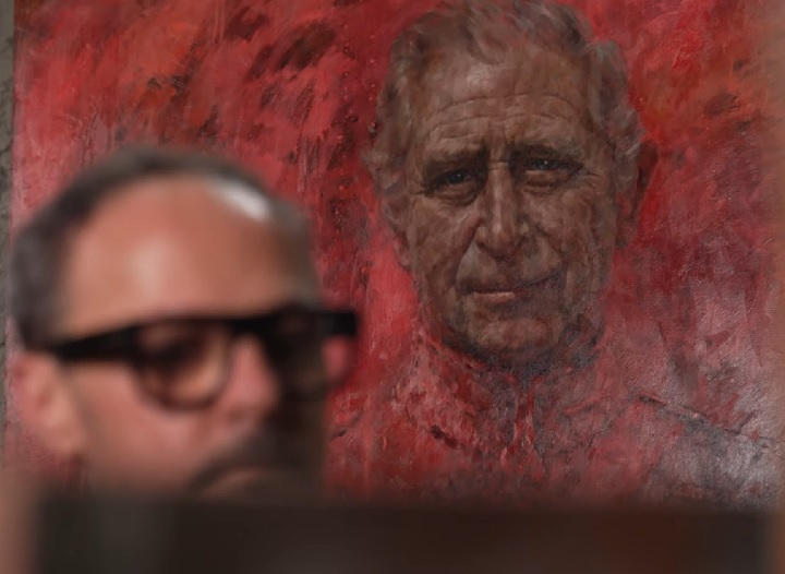 A obra será exibida no Drapers' Hall, a sede da guilda no distrito financeiro de Londres, onde já existe uma galeria com retratos de outros monarcas, desde o Rei George III até a Rainha Vitória.