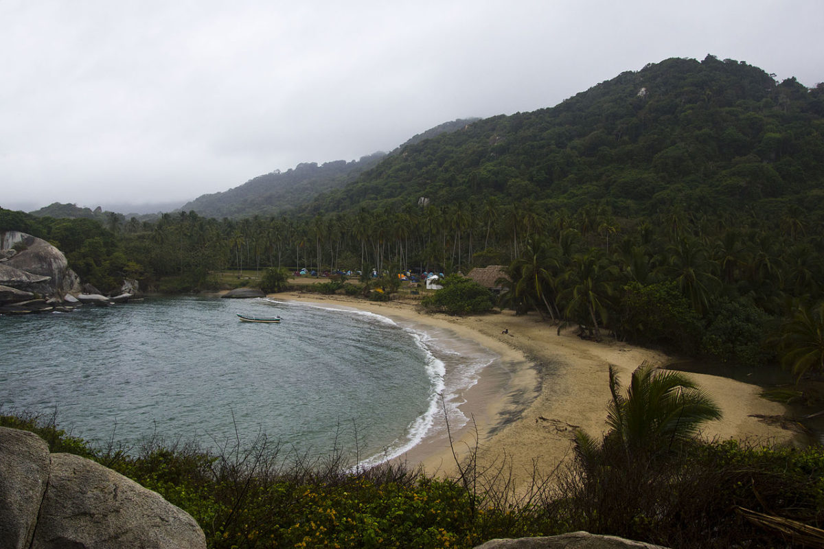 7) Cabo San Juan del Guía (Parque Nacional Natural Tayrona, Colômbia): A praia, que fica a cerca de 45 minutos de caminhada da entrada do parque em Calabazo, é cercada por uma exuberante floresta tropical, que oferece vistas deslumbrantes e oportunidades 