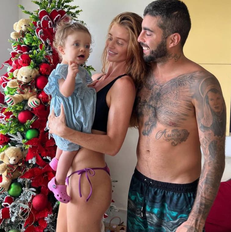 Cintia e Pedro Scooby têm uma filha, Aurora, que nasceu no dia 27 de dezembro de 2022.