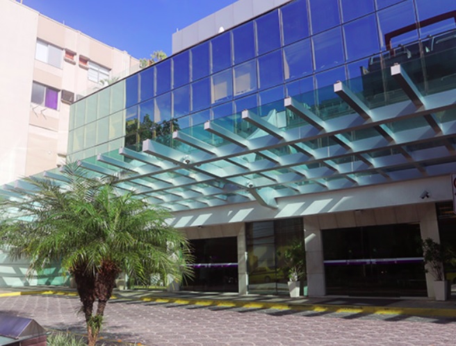 O procedimento foi feito no Hospital Samaritano, localizado na Zona Sul do Rio de Janeiro, onde o ator está internado. 