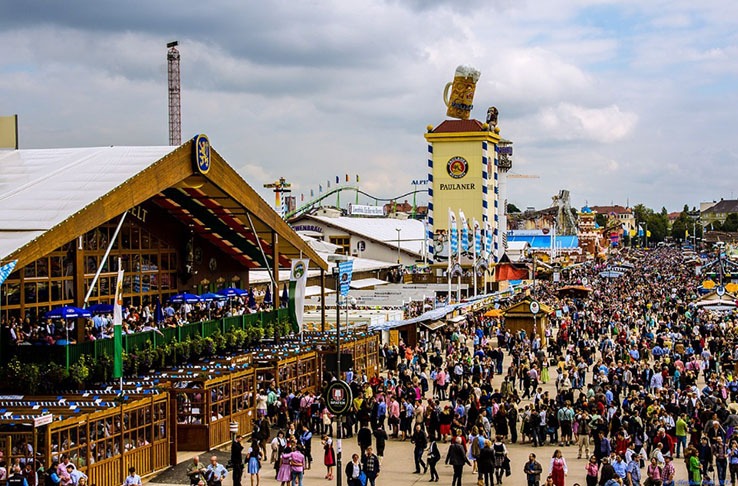 Oktoberfest (Alemanha) - O Festival da Cerveja, em Munique, foi criado pelo rei bávaro Luís I para celebrar seu casamento em 1810. E se perpetuou, ganhando novos significados e atraindo cada vez um número maior de adeptos. Ocorre em setembro e outubro.