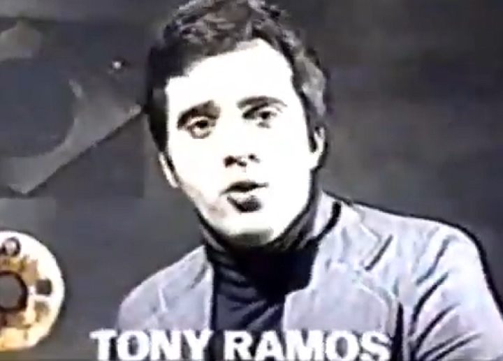 Sua estreia na televisão aconteceu em 1964, quando atuou em esquetes do programa Novos em Foco, da extinta TV Tupi. 