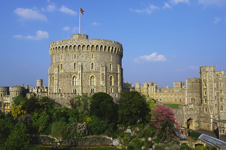 Castelo de Windsor - Windsor, Inglaterra - Residência da Realeza Britânica.  Construído no século 11, após a conquista normanda da Inglaterra por Guilherme I. Usado pelos monarcas desde o reinado de Henrique I (1100), é o castelo da Europa há mais tempo h