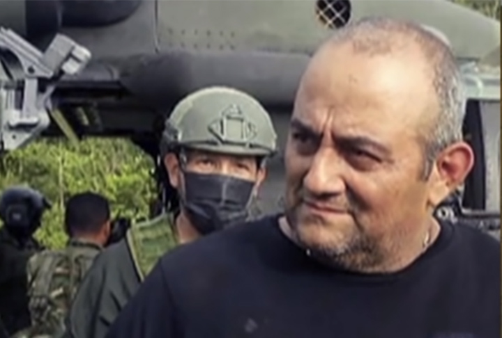 É o caso de Dairo Antonio Úsuga, conhecido como Otoniel. Preso em 2021, ele comandava a facção 'Clã do Golfo', e era o bandido mais procurado do país. 