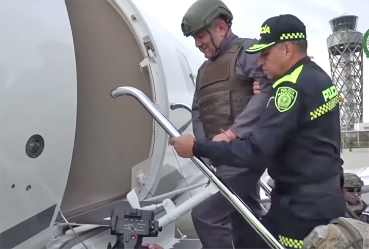 Otoniel foi extraditado em 2022 para os Estados Unidos. Mas a dinâmica do crime persiste: um é preso; outro assume seu lugar. 