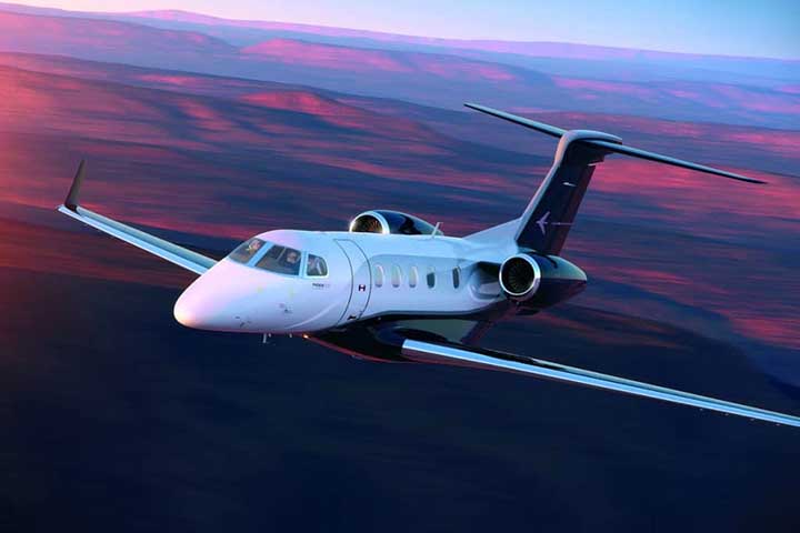 Em 2023, a Embraer entregou 63 aeronaves da série Phenom 300. Na última década já foram entregues 730 unidades em todo o mundo, com operação em 40 países. 