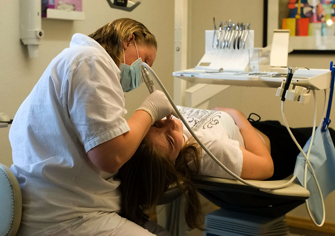 Na Noruega, os moradores trabalham, em média, 33,6 horas por semana. 