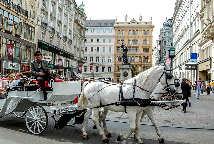 Na Áustria, as pessoas trabalham, em média, 35,5 horas por semana. 
