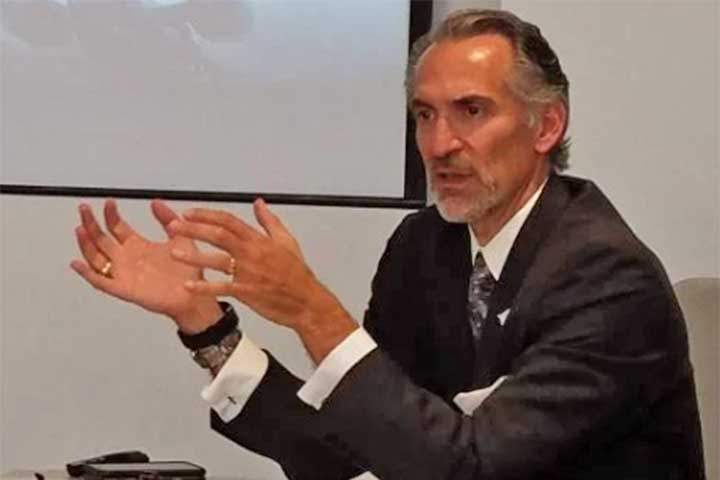 “A série do Phenom 300 continua a demonstrar o compromisso da Embraer em oferecer a melhor experiência em aviação executiva”, diz Michael Amalfitano, presidente e CEO da Embraer Aviação Executiva.