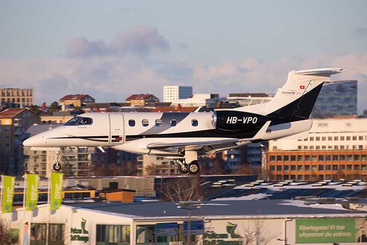 As versões variam entre 8 e 11 ocupantes, sendo que a capacidade máxima é para 10 passageiros mais o piloto, já que é um jato que pode ser operado totalmente por um único tripulante (single pilot).