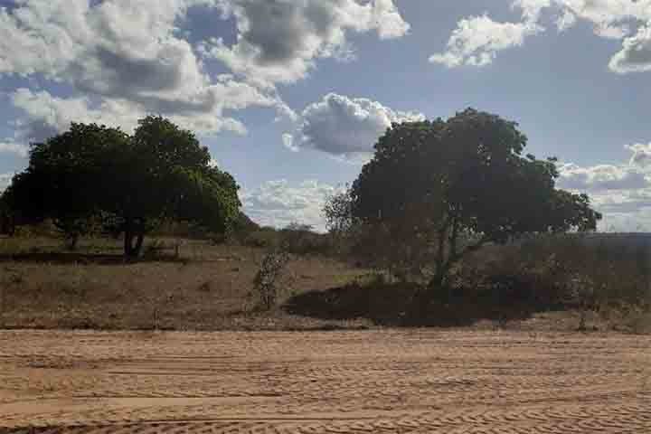 Segundo o site do geoparque, os interessados podem ter acesso aos contatos de guias em cada um dos seis municípios. Eles, por sua vez, também possuem parcerias com pousadas da região, mantendo um ciclo de geração de emprego e renda.