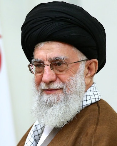 Raisi era o presidente do Irã , mas o país islâmico tem um líder supremo , o aiatolá Khamenei. Ele declarou que a política do país não será abalada e já anunciou que o vice ocupará a presidência por 50 dias até novas eleições. 