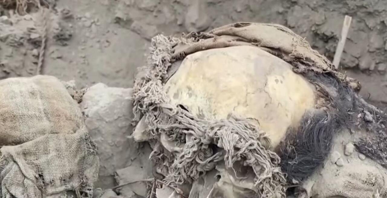 Em outro momento, arqueólogos peruanos fizeram, em um espaço sagrado de um dos bairros mais antigos de Lima, capital do Peru, uma grande descoberta: quatro múmias de crianças.