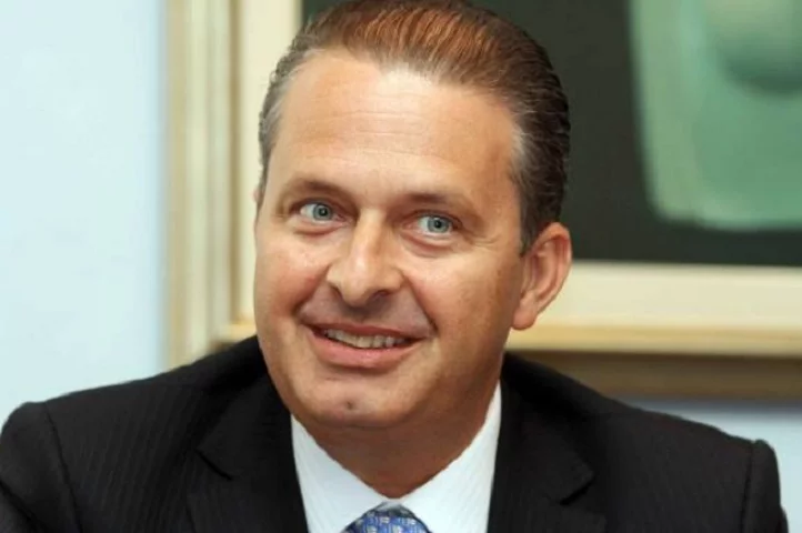 Eduardo Campos - O economista e político, ex-governador de Pernambuco, estava em campanha pela presidência da República quando morreu na queda de um avião em Santos, em 13/8/2014. Ele tinha 49 anos e fazia a viagem do Rio para Guarujá quando houve o acide