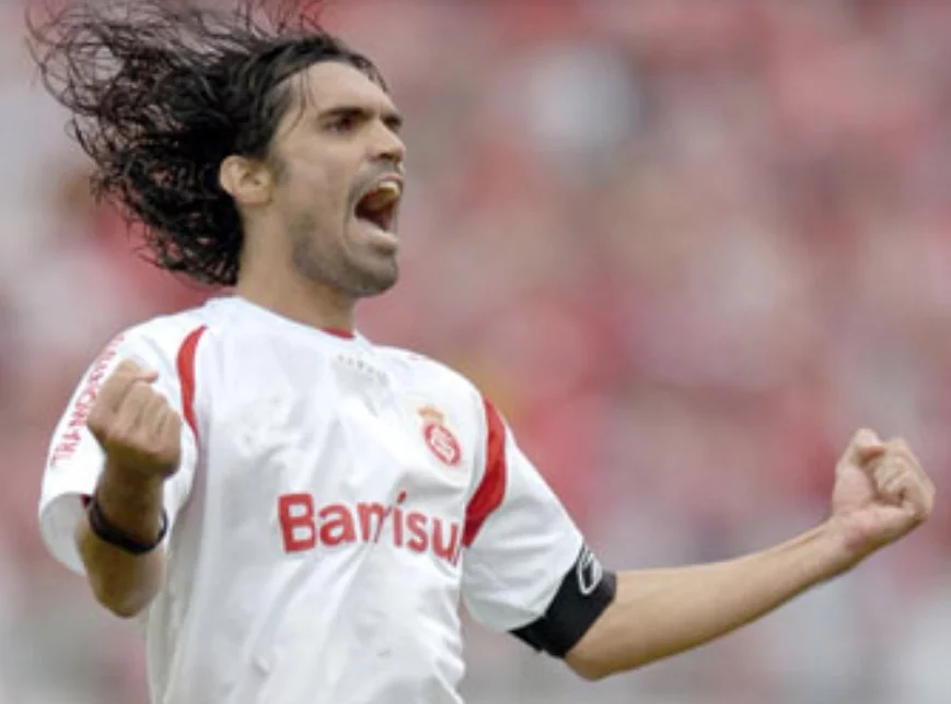 Fernandão - O jogador de futebol apelidado de eterno capitão do Internacional-RS, morreu na queda de um helicóptero em Aruanã, Goiás, em 7/6/2014. Ele tinha 36 anos. 