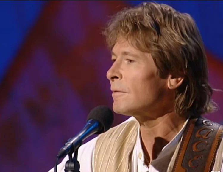 Mas acabou morrendo, aos 53 anos, quando o avião que ele próprio pilotava caiu na baía de Monterrey, na Califórnia, em 12/10/1997. O acidente ocorreu 27 minutos após a decolagem.