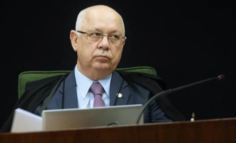  Teori Zavascki - O jurista catarinense, ministro do Supremo Tribunal Federal,  era relator da operação Lava Jato quando morreu, aos 68 anos. Ele viajava de São Paulo para o Rio de Janeiro, quando o avião caiu no mar em Paraty, em 19/1/2017.