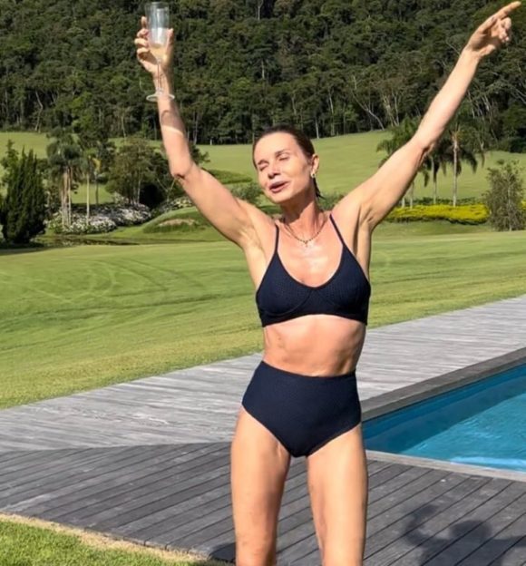 Uma curiosidade sobre a atriz é que, em 2016, ela venceu um processo de indenização de R$ 20 mil contra o Google, por causa de um vídeo com uma montagem do filme Procuradas, de 2004.