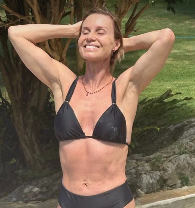 Em uma das últimas postagens, a atriz comemorou o fim das gravações da novela das seis da Rede Globo, Elas Por Elas.