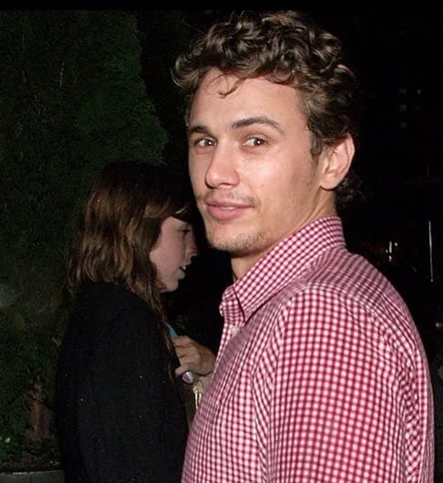 Ele já compartilhou que, depois de superar o alcoolismo aos 17 anos, o sexo se tornou um novo vício e uma forma de validação. 