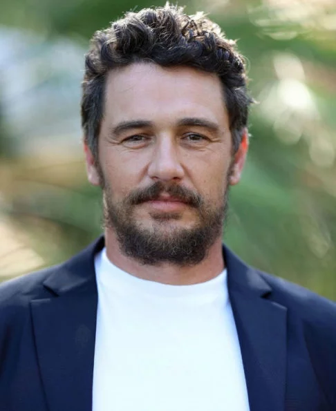 Nascido em 19 de abril de 1978, em Palo Alto, Califórnia, James Franco é ator, diretor, roteirista, comediante, produtor cinematográfico, escritor e também professor. 