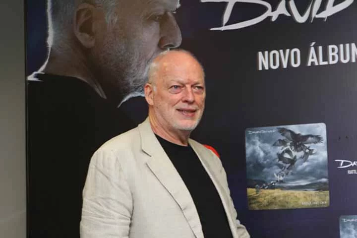 Além de Plant, outros ícones do rock mundial, como o guitarrista David Gilmour (Pink Floyd), se manifestaram de forma contrária às gravações envolvendo artistas mortos.


