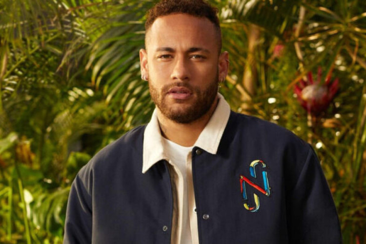 Neymar está na lista de Forbes como um dos atletas mais bem pagos do mundo e tem investimentos imobiliários e no mercado de NFTs