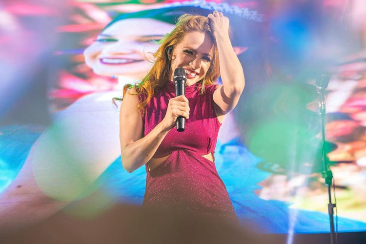 A cantora Vitória Fernandez é uma das atrações da festa junina 