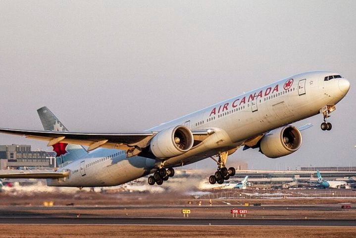 Já outros concordaram com o rapaz: “Não o culpo. 2100 dólares por um quarto. Boa sorte com isso. Gastar 100.000 dólares em 4 anos de aluguel? Isso é metade do preço de comprar seu próprio lugar”.