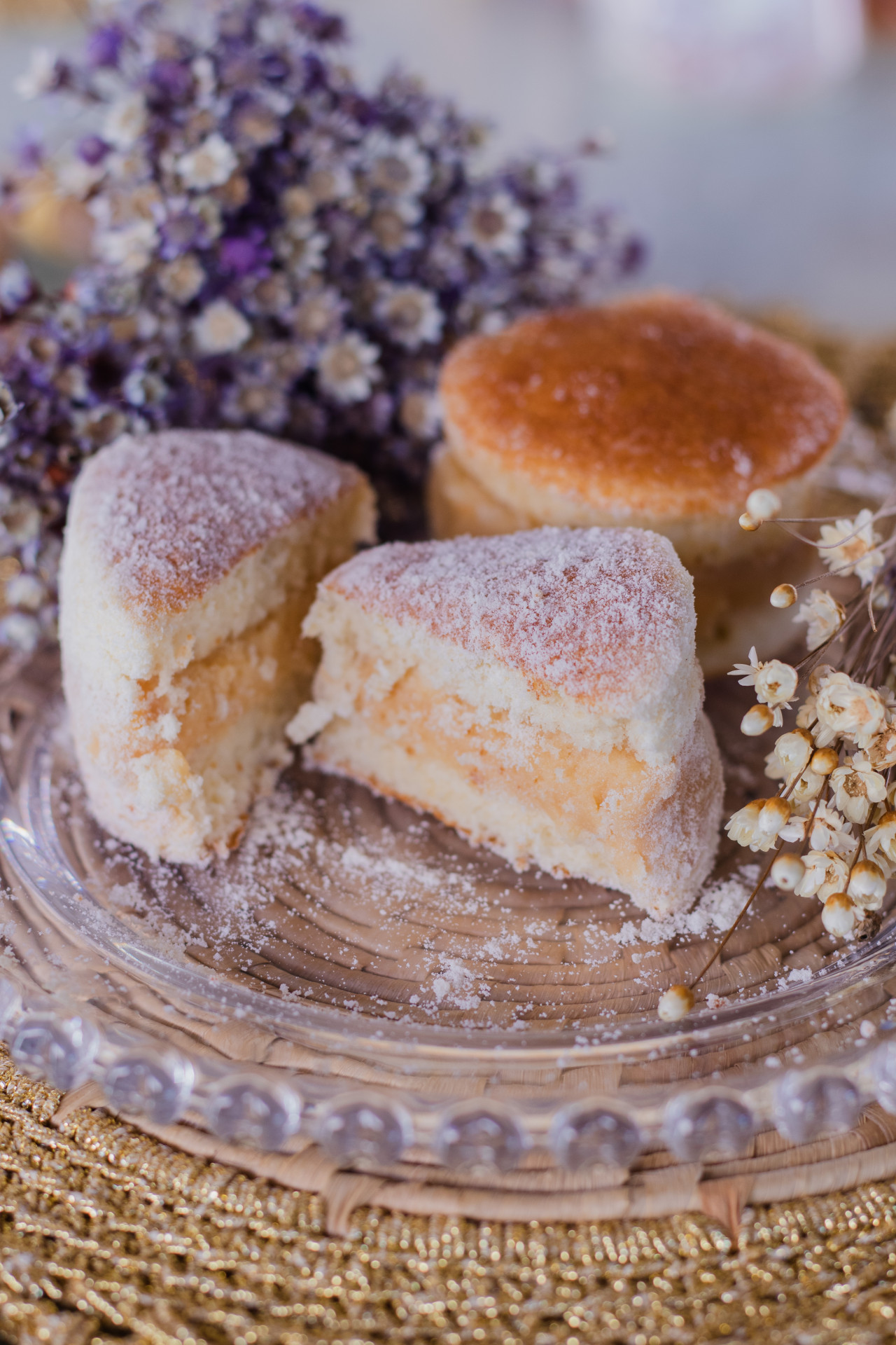 FORTALEZA, CEARÁ, 21-05-2024: Os tradicionais bem casados, feitos pela confeitera Célia Bezerra. (Foto: Fernanda Barros / O Povo)