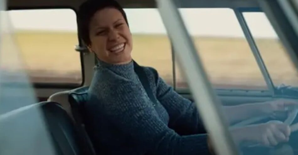 Em 2023, a veiculação de uma campanha publicitária da Volkswagen em que a cantora Elis Regina, morta em 1982, faz um dueto com a filha Maria Rita gerou controvérsia nas redes sociais. 


