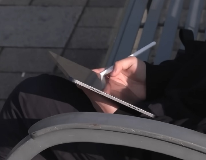 Tim Chen está no último ano de faculdade e só tem seis horas de aula por semana. Ele disse que aproveita a duração dos voos para estudar.