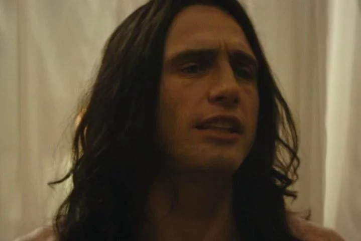 Em 2017, Franco dirigiu e atuou em Artista do Desastre, que conta as histórias de bastidores de The Room (2003), considerado um dos piores filmes de todos os tempos. A produção foi um sucesso e chegou a ser indicada ao Oscar na categoria de Melhor Roteiro Adaptado!