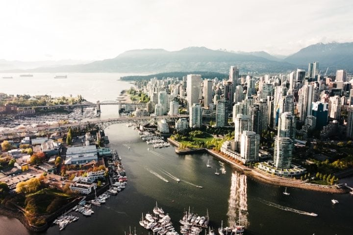 Além disso, Vancouver é famosa por sua qualidade de vida, sendo frequentemente classificada como uma das melhores cidades para se viver no mundo. 