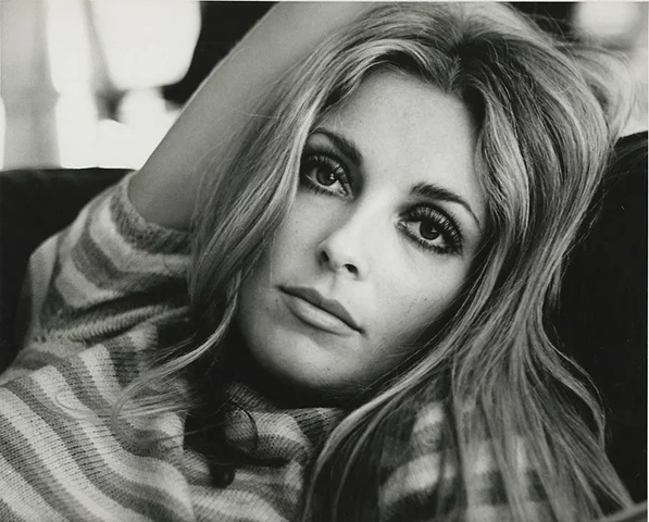 Sharon Tate - A atriz e modelo americana de 26 anos, casada com o cineasta Roman Polanski, estava grávida quando foi morta a tiros e facadas por fanáticos seguidores de Charles Manson, em 9/8/69. Os criminosos cumprem prisão perpétua, exceto Linda Kasabian, que contou tudo em troca de imunidade.