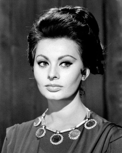 Fernanda chegou a ser comparada a Sophia Loren (foto) quando esta era jovem.