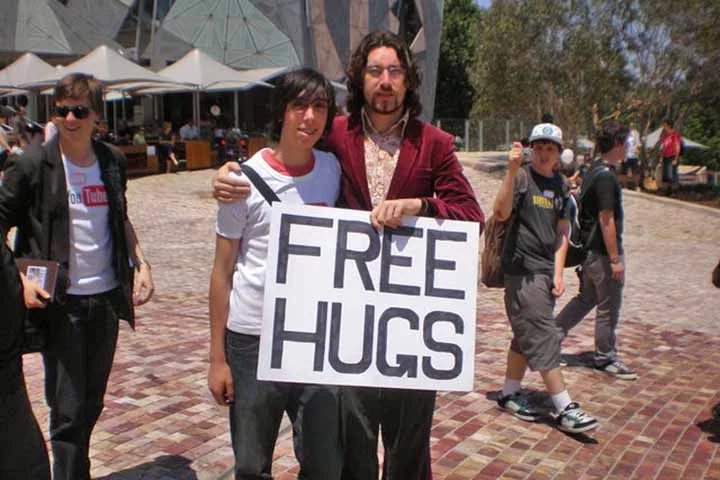 A campanha de Mann, iniciada no dia 30 de junho de 2004, ficou conhecida mundialmente após um vídeo da atitude viralizar por meio do Youtube. Ele tornou-se uma celebridade instantânea. 
