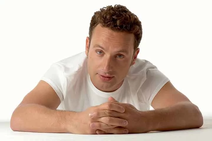 No desenvolvimento do enredo, uma ave ferida visita a família, que passa a cuidar dela. O pássaro, chamado de Pinguim, entra no coração dos Bloom como uma distração e os influencia de maneiras inesperadamente benéficas.