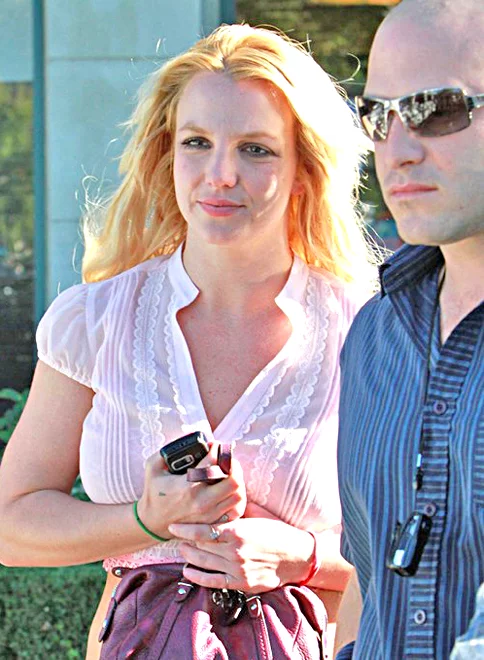 Britney Spears é uma das cantoras mais famosas do mundo, mas sempre envolvida em polêmicas e escândalos. 