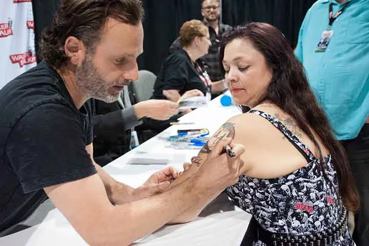 Ele participou do Births and Deaths, episódio de 1994 do sitcom britânico Drop the Dead Donkey. No ano seguinte, após terminar a faculdade, lhe ofereceram o papel principal na aclamada série da BBC This Life.