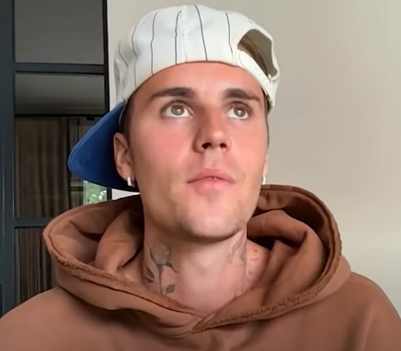 Justin Bieber é cantor e compositor canadense, que faz sucesso desde adolescente, e também é ator. 