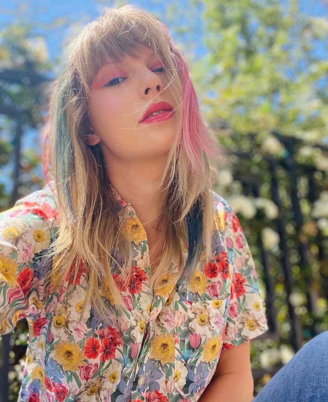 Taylor Swift é uma das cantoras mais populares da atualidade. A americana também é compositora e produtora musical. E sua vinda ao Brasil mobilizou uma legiçao de fãs. 