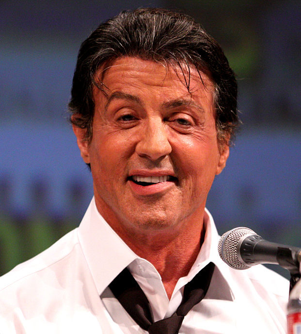 Sylvester Stallone: Durante a Comic-Con San Diego de 2010, o eterno Rocky Balboa foi perguntado por que escolheu o Brasil para filmar Os Mercenários e o ator não foi nada simpático na resposta. 
