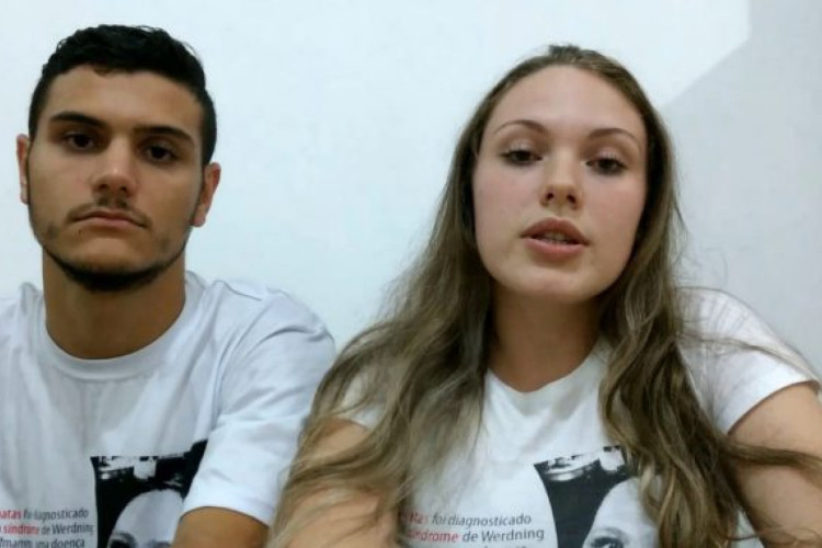 Casal comprou carros e roupas com dinheiro arrecadado em campanha para filho doente 
