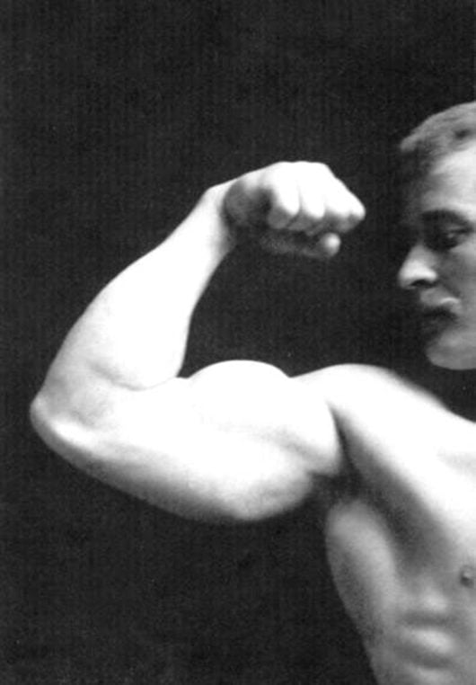 Em 1891, ele organizou o primeiro concurso de fisiculturismo conhecido como O Grande Show de Homens Fortes em Londres, que foi um marco na história do esporte.