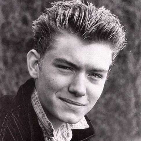 Desde jovem Jude mostrou interesse pelas artes cênicas. Ele estudou na National Youth Music Theatre, onde despontou com sua carreira no teatro. E já aos 20 anos foi indicado para o prêmio Laurence Olivier.