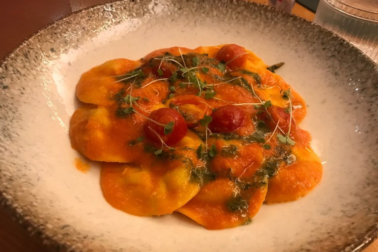 Ravioli de burrata com pesto, Restaurante Casa Fontana.