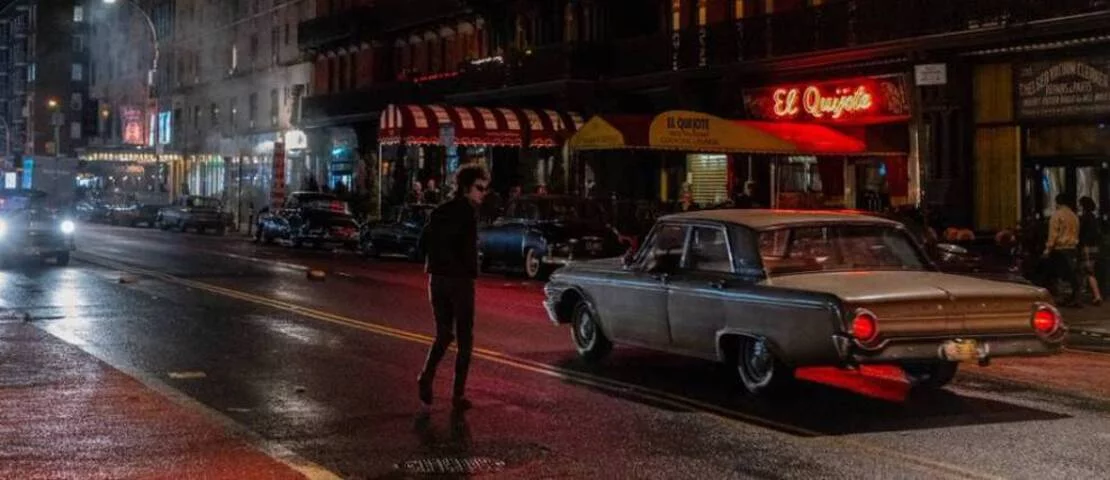 Outra novidade referente a Timothée Chalamet é que ele vive Bob Dylan no filmeA Complete Unkown, a cinebiografia do cantor e compositor. O diretor do filme, James Mangold, divulgou uma imagem de Timothée Chalamet no papel do astro da música. 